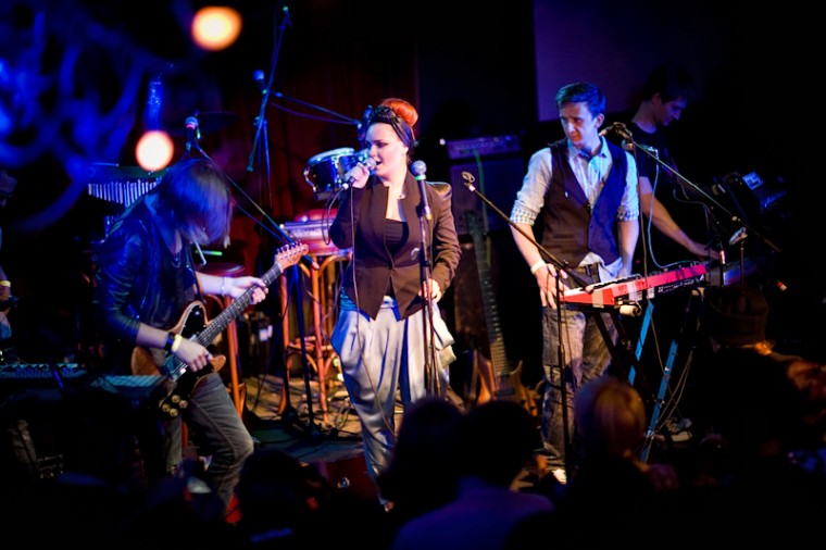 Фото Zap Mama (BE), <br>Guru Groove Foundation 