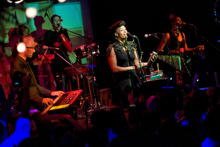 Фото Zap Mama (BE), <br>Guru Groove Foundation 