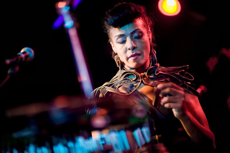 Фото Zap Mama (BE), <br>Guru Groove Foundation 