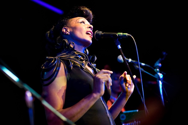 Фото Zap Mama (BE), <br>Guru Groove Foundation 