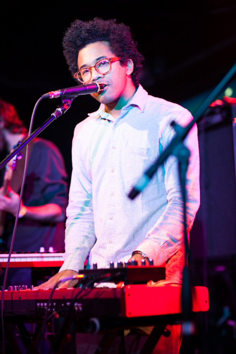 Фото Toro Y Moi 