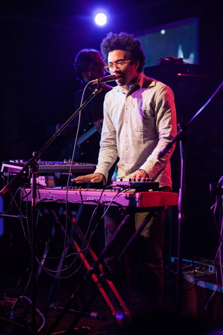 Фото Toro Y Moi 