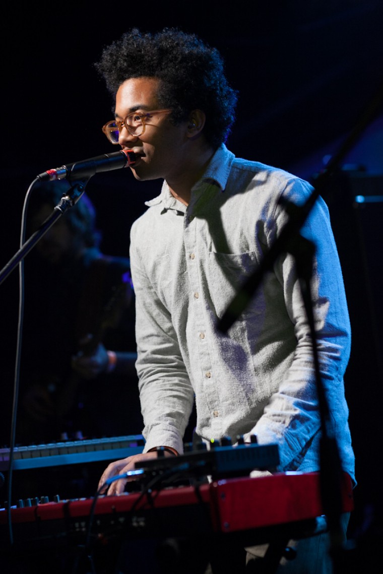 Фото Toro Y Moi 