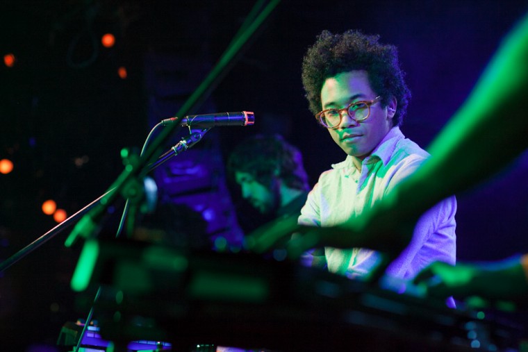 Фото Toro Y Moi 